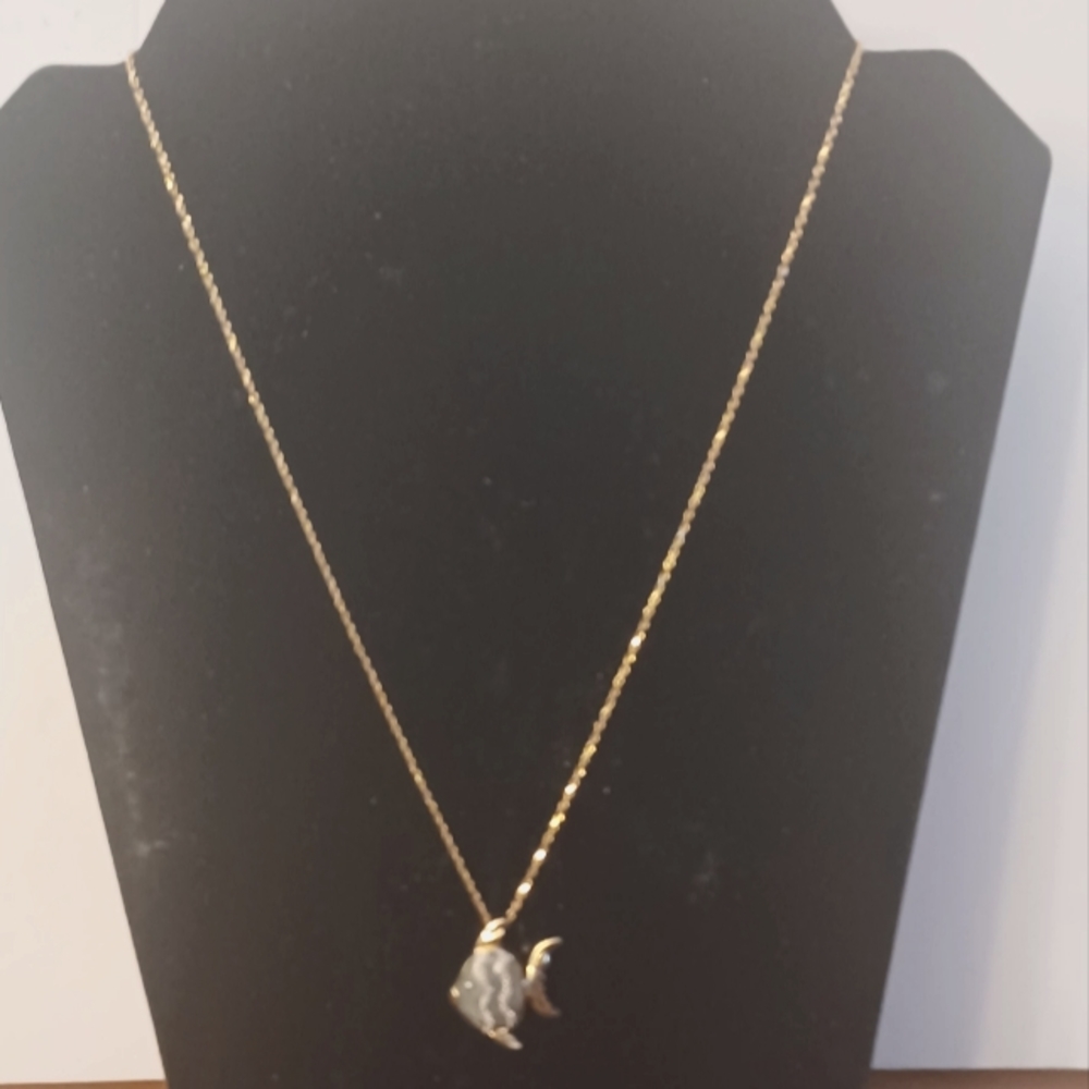 14k gold necklace with gold fish pendent